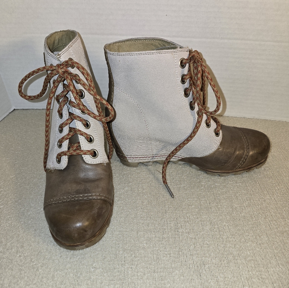 Sorel 1964 Premium Wedge Ankle Boots size 8,5